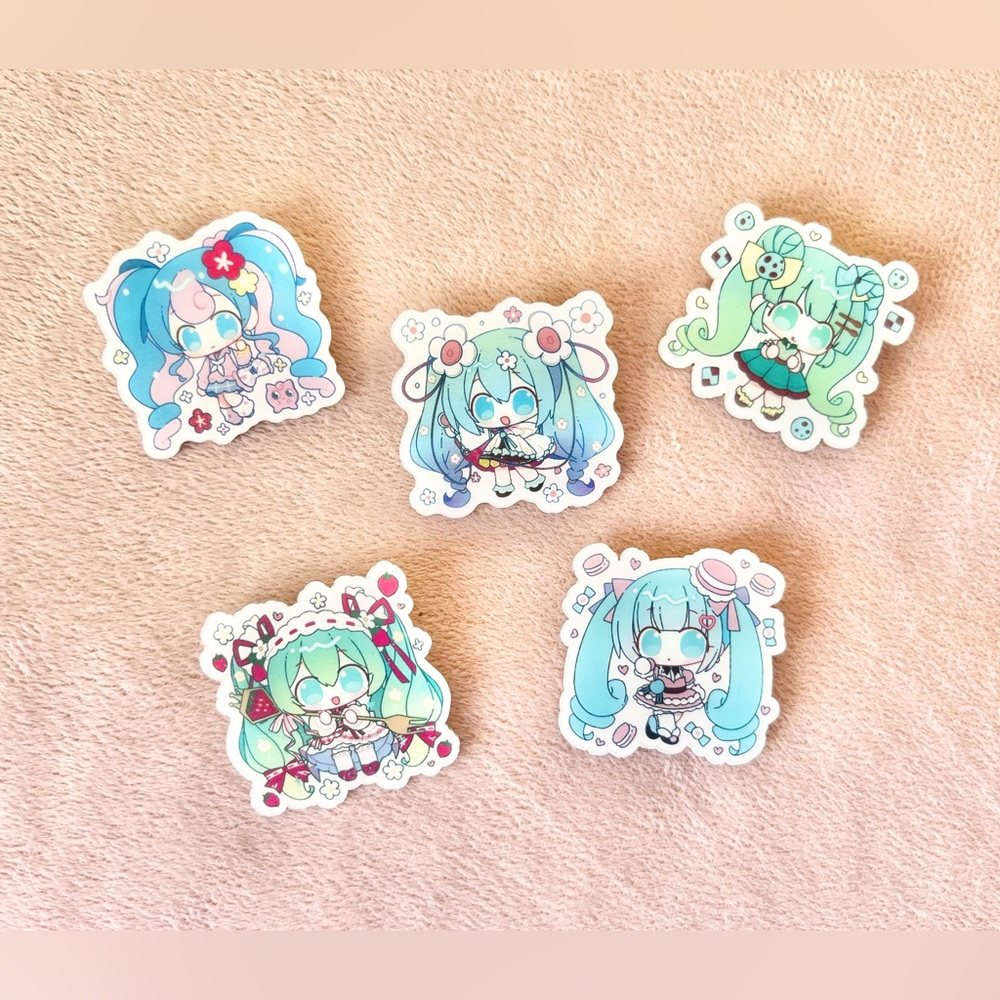 Cute Hatsune Miku Plastic Pin